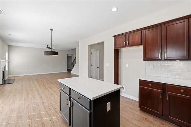 Building Photo - 2725 Blackstock Dr