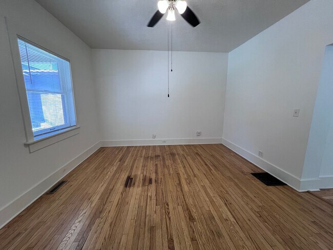 Building Photo - Recently Remolded Single Family Home within Blocks of Downtown Grand Rapids!