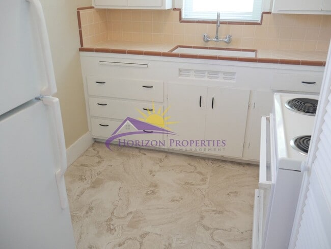 Building Photo - 1 Bed 1 Bath 500sq ft. Cottage in Colonial...