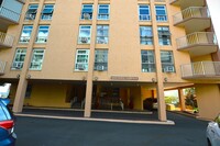 Building Photo - Maunahihi Terrace 2 bed/1 pkg 3rd Floor