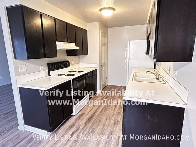 Building Photo - 697 White Cloud Dr