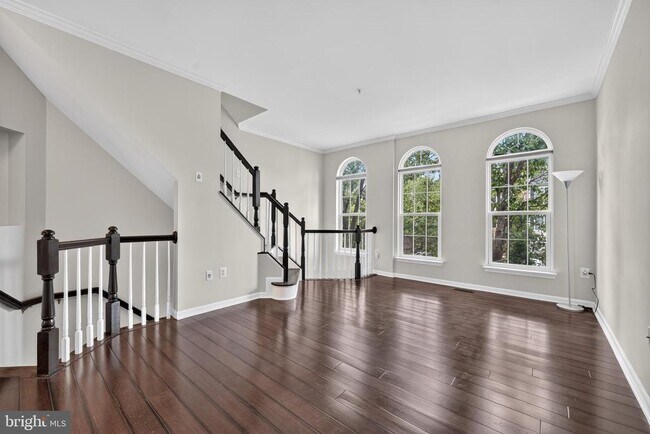 Building Photo - 932 Harrison Cir