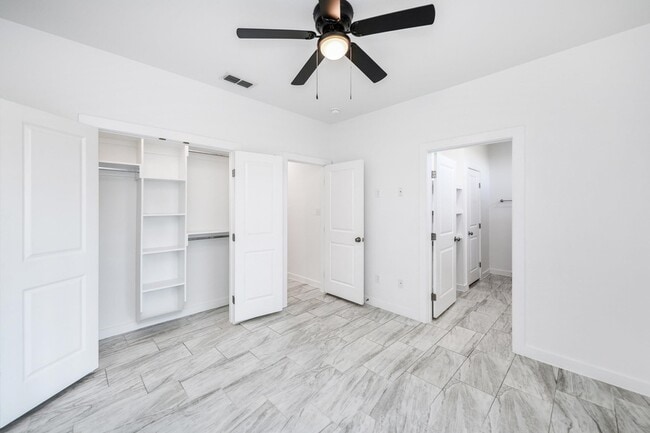 Building Photo - 3911 Casa Blanca Lake Rd