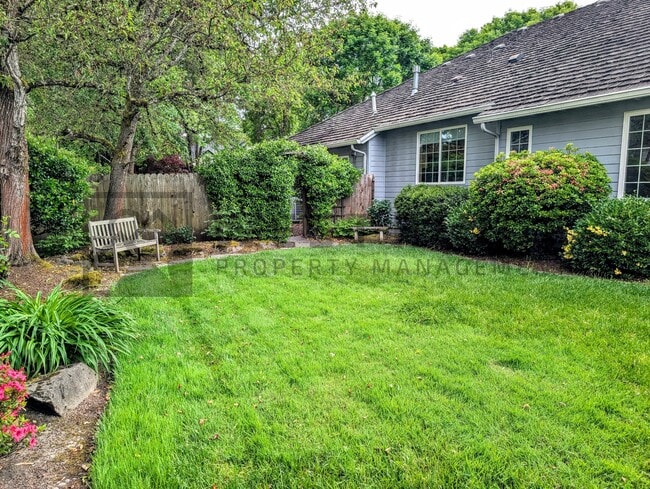 Building Photo - 632 NW Pacific Grove Dr