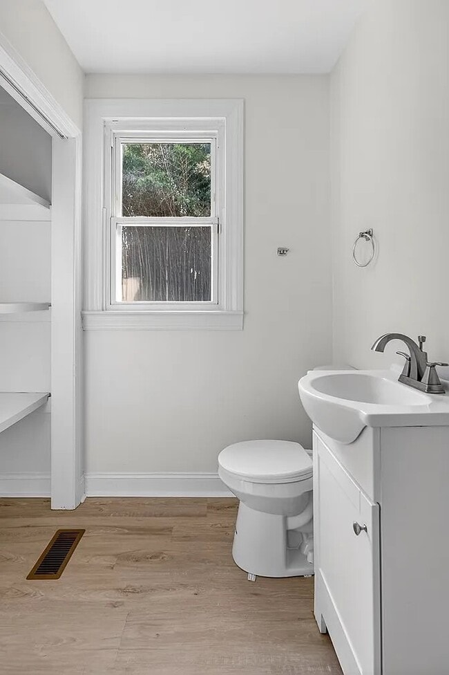 Building Photo - 326 Westhampton Ave