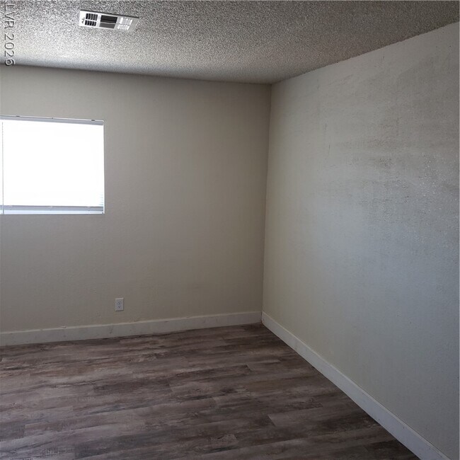 Building Photo - 5126 Golden Ln