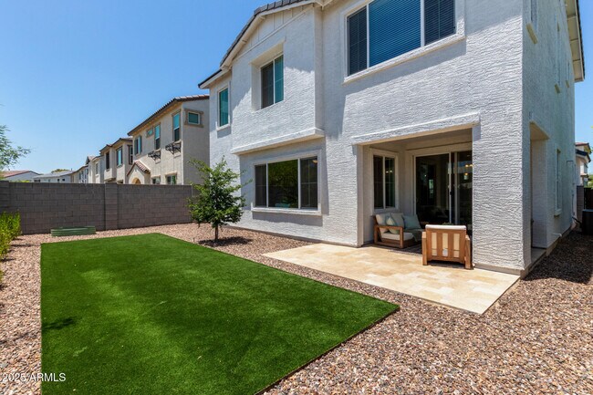 Building Photo - 1511 W Sierra Vista Dr