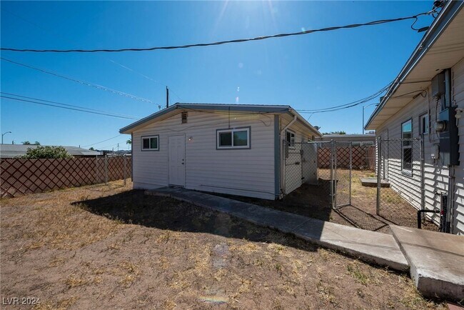 Building Photo - 227 S Texas Ave