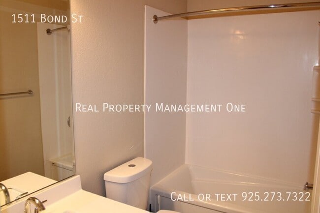 Building Photo - 1511 Bond St