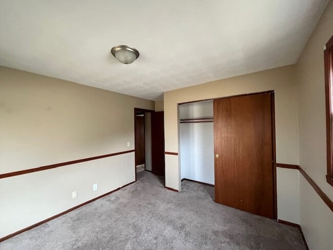 Building Photo - 3824 Skyview Dr