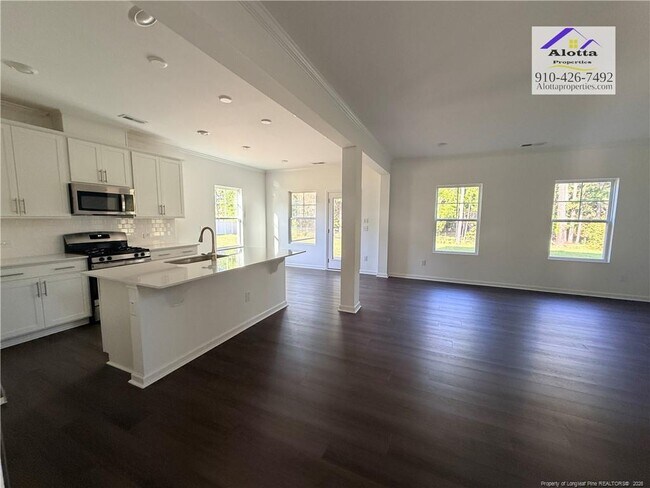 Building Photo - 156 Hanover Dr