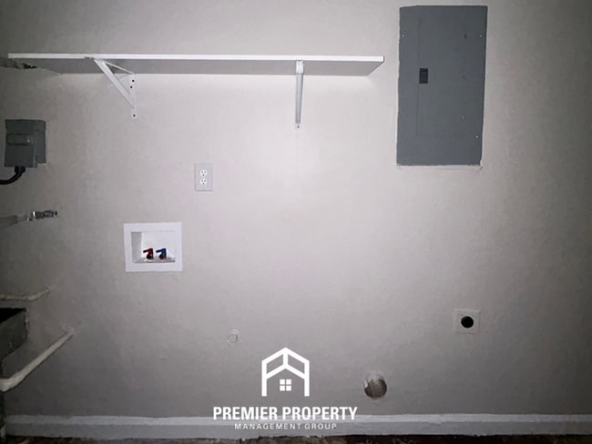 Building Photo - Spacious 4BR Home with Formal Dining, Fenced Yard & Garage in Southaven