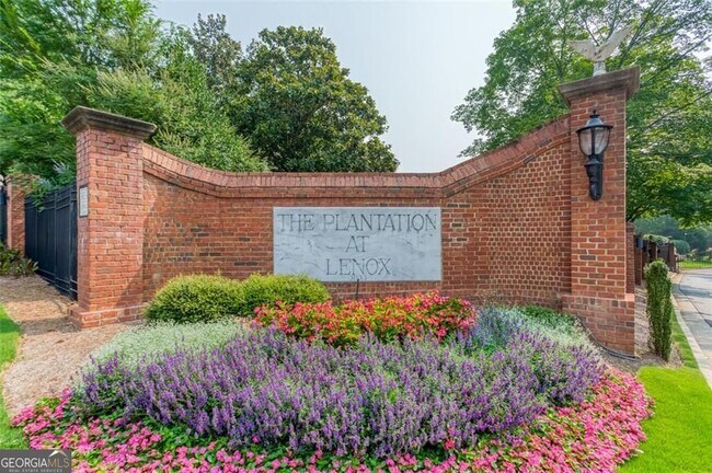 Building Photo - 23214 Plantation Dr NE