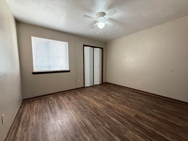 Building Photo - 1411 Lazy Brook