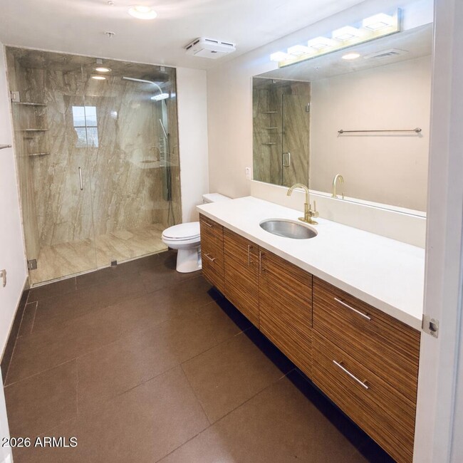 Building Photo - 535 W Thomas Rd