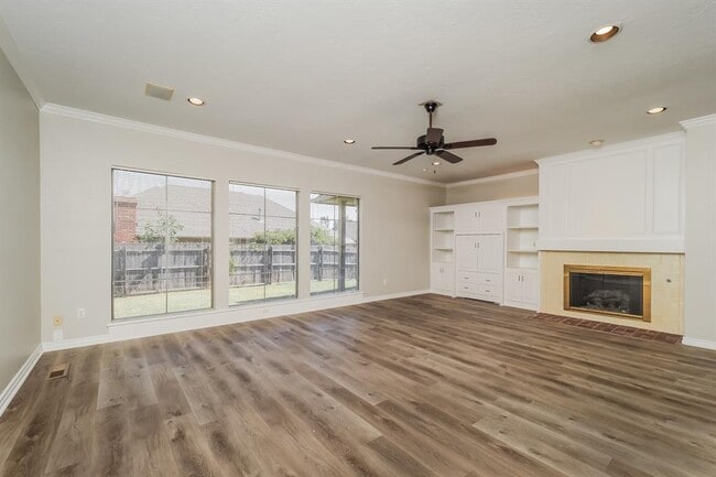 Building Photo - 10404 Regent St