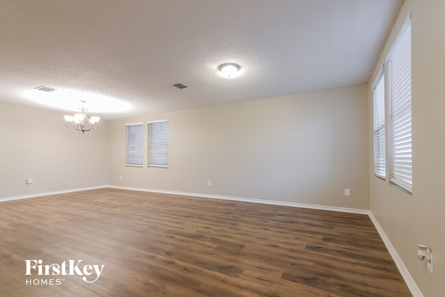 Building Photo - 634 Silvertop Rd