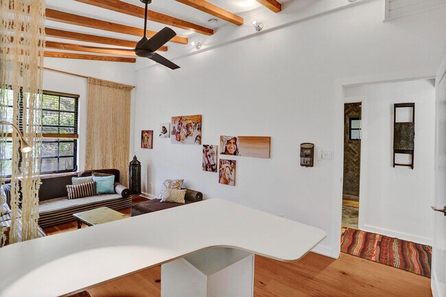 Building Photo - 1613 SW 5th Ct