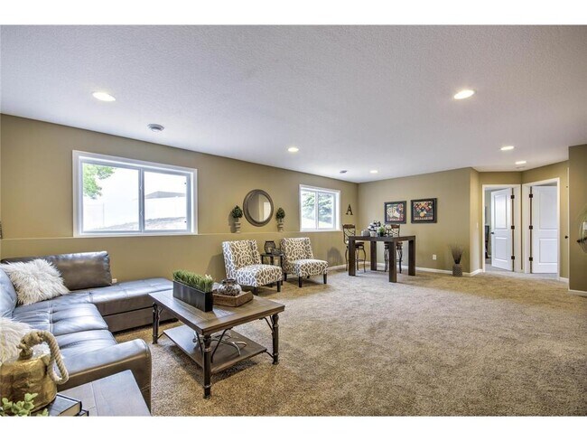 Building Photo - 9780 Jordan Ave NE