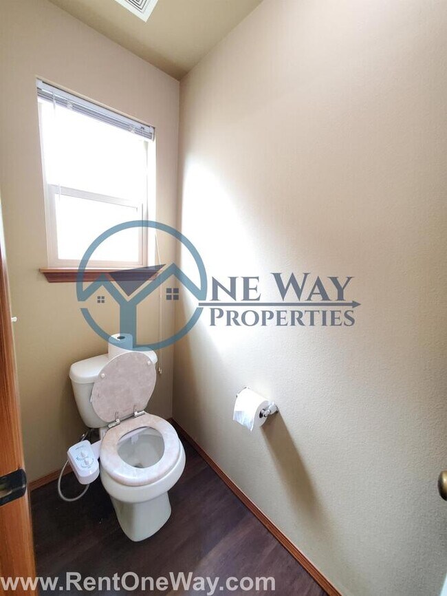 Building Photo - Amazing 3 Bed + 2 bonus rooms in Puyallup!