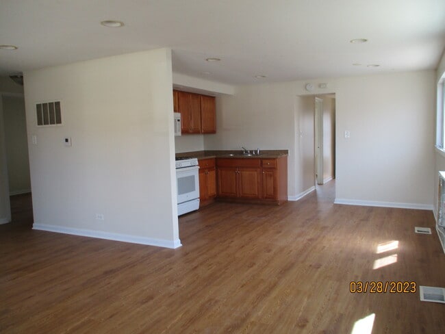 Building Photo - 4215 W 87th St