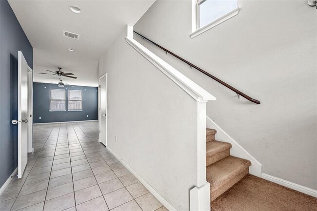 Building Photo - 369 Twisted Oaks Ln