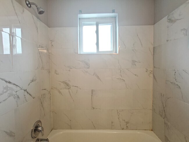 Building Photo - 308 Main St