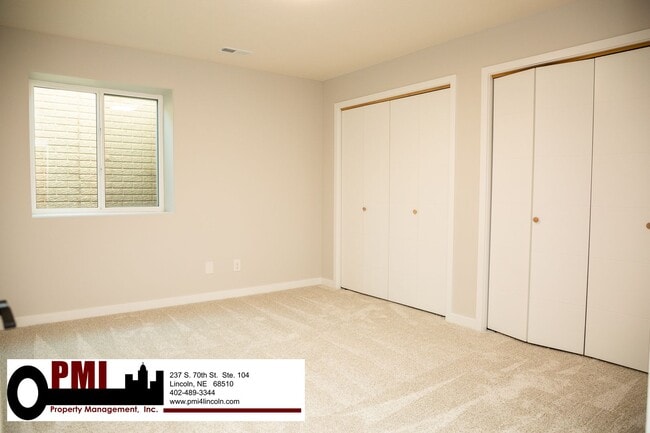 Building Photo - 5 Bedroom 3 bath, beautiful home in North ...