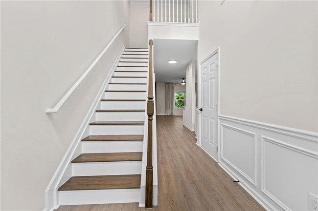 Building Photo - 386 Creek Manor Way