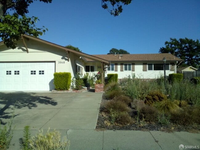 Primary Photo - 3948 Majestic Dr