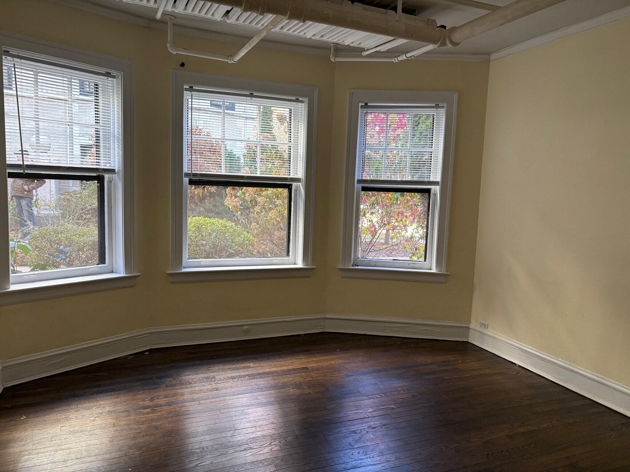 Building Photo - 544 Sheridan Rd