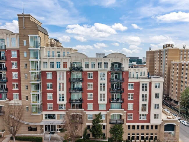 Building Photo - 618 N Boylan Ave