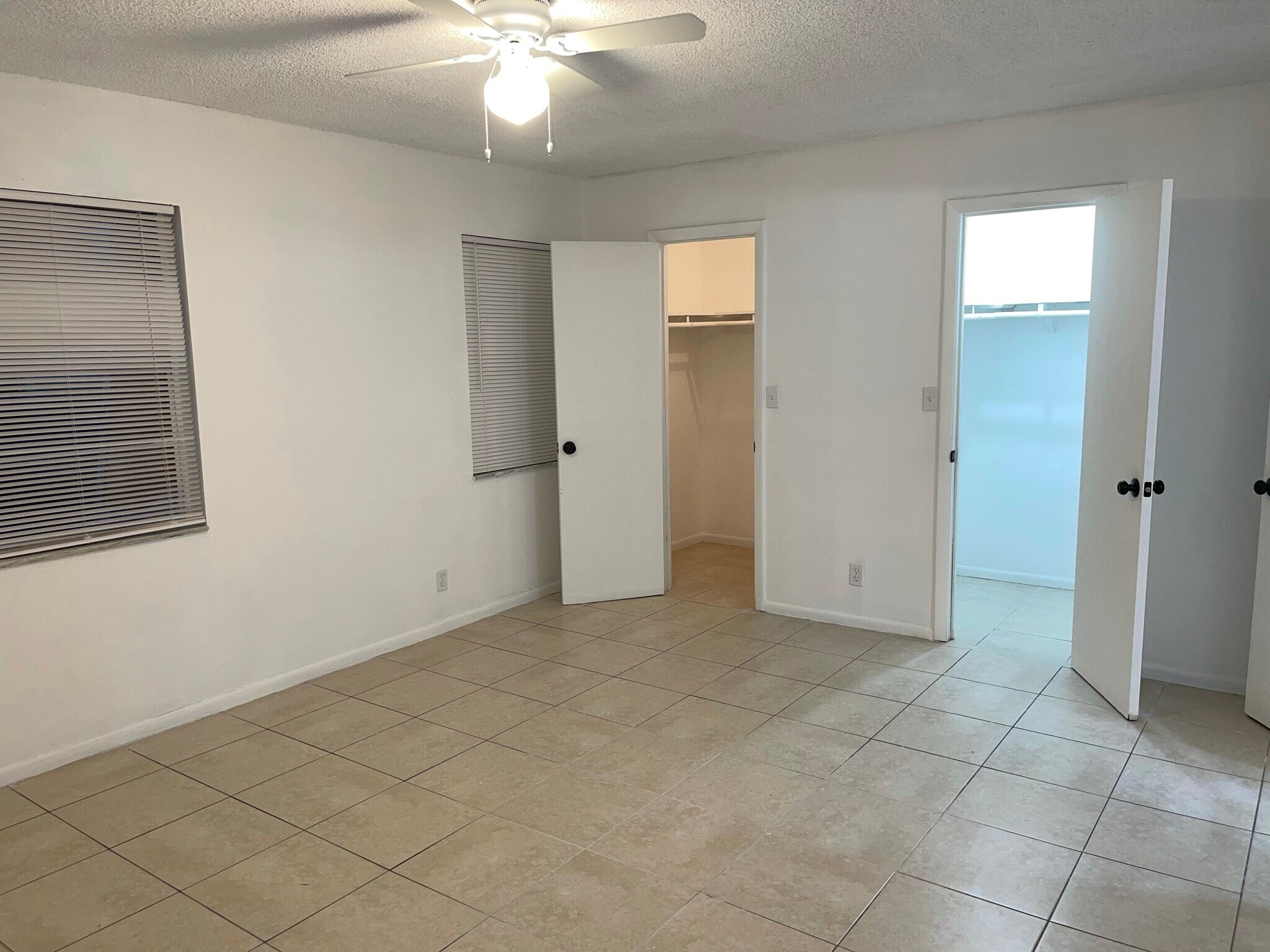 Building Photo - 5953 NW 25th Ct