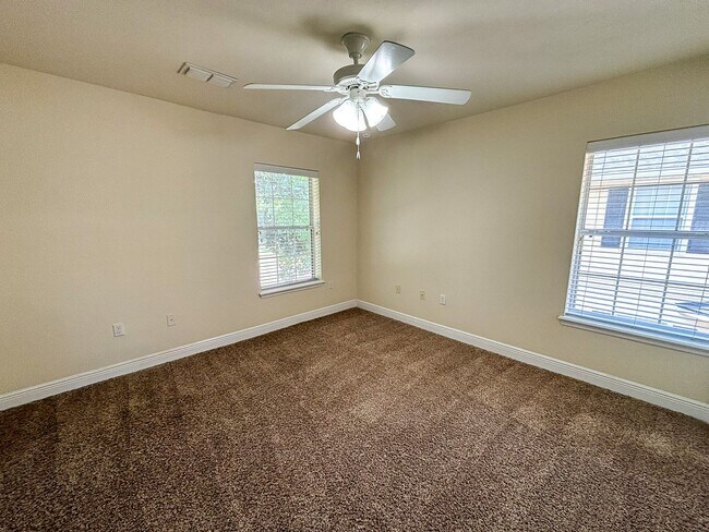 Building Photo - Chase Hollow #83 - Pet Friendly!