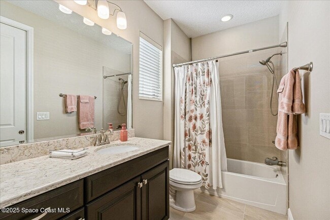 Building Photo - 2228 Zuma Ln