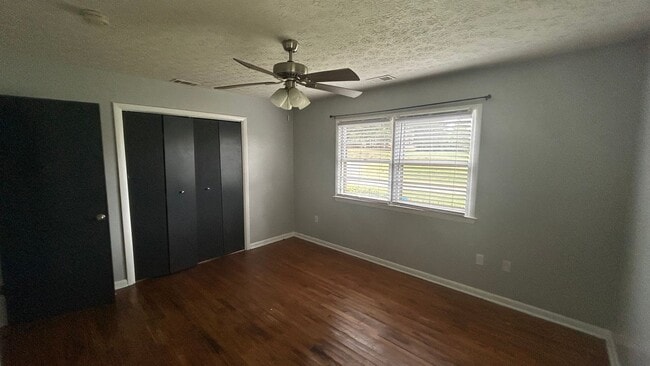 Building Photo - One Level House in Madison Heights