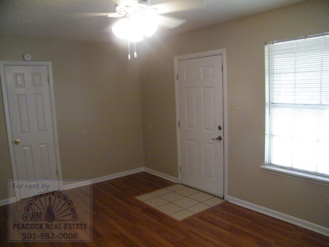 Building Photo - 3023-3023 Hines Dr