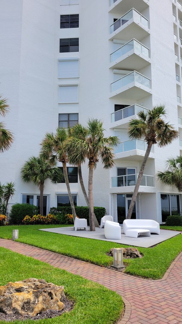 Building Photo - 1000 Longboat Club Rd