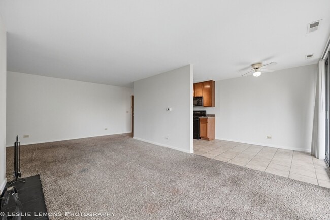 Building Photo - 5950 Oakwood Dr