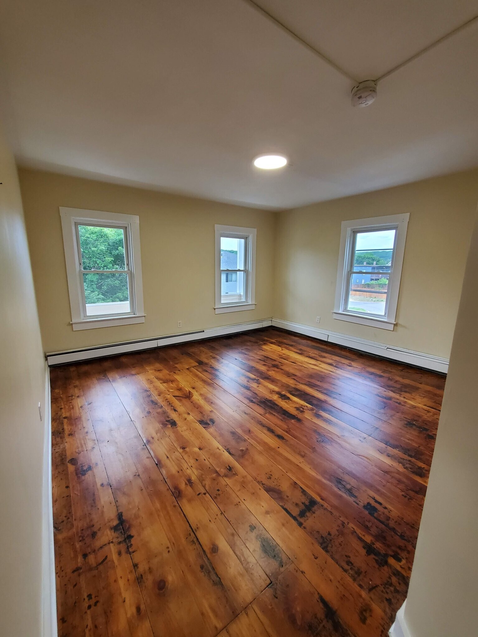 Building Photo - 45 Dumais St