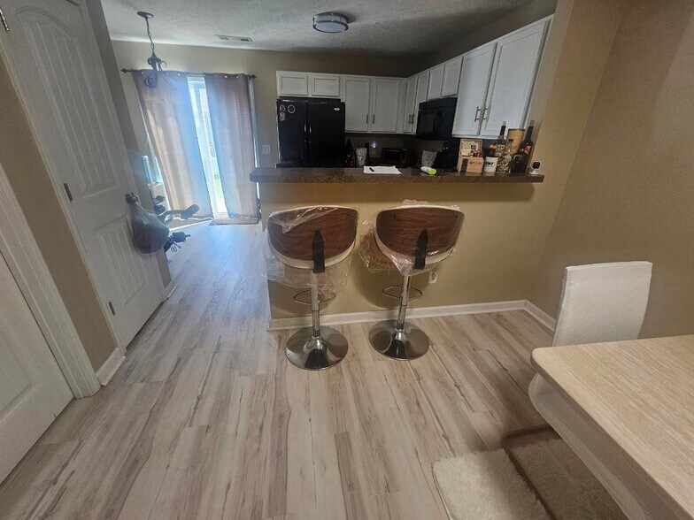 Building Photo - 572 Bradburn Village Cir