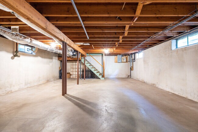 Building Photo - 171 Silver St