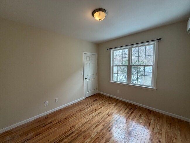 Building Photo - 160 Summer St