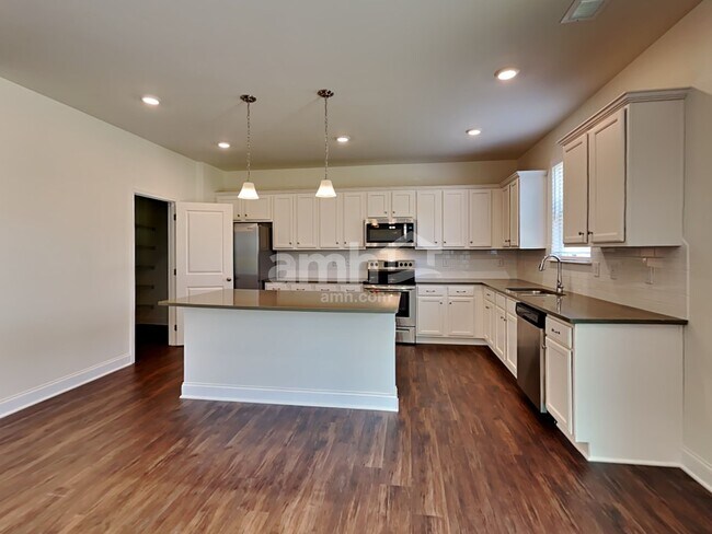 Building Photo - 678 Carnaby Ln