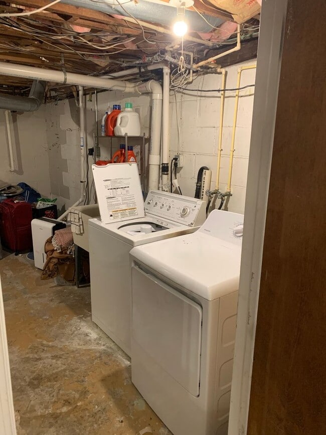 Building Photo - 3 bd/1.5 bath Charming Home just 4 blocks from IU Jacob's School of Music - Available August 2027!