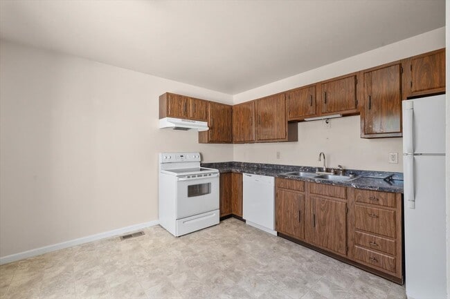 Building Photo - 2252 Avenue C