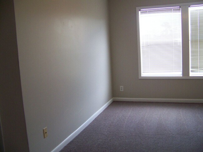 Building Photo - 6732 Willowbrook Dr