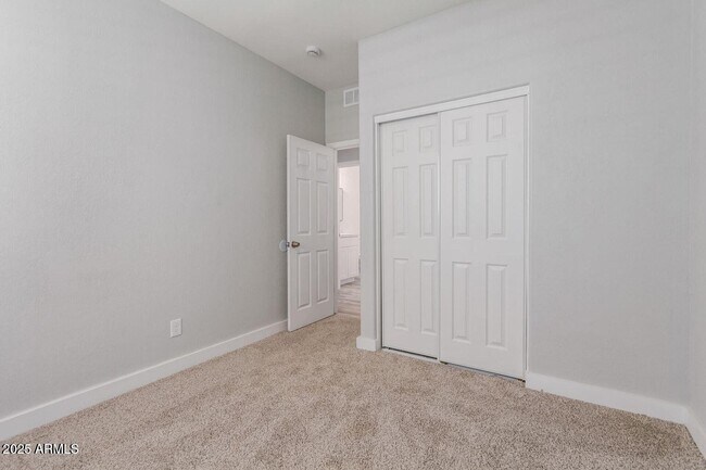 Building Photo - 9518 W Minnezona Ave