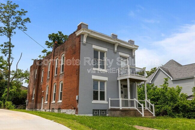 Primary Photo - 5866 Etzel Ave