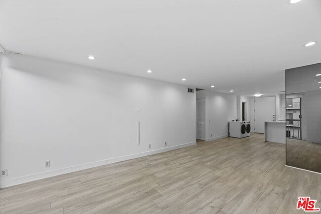 Building Photo - 10751 Wilshire Blvd